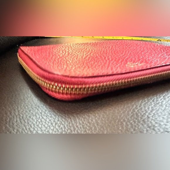 Fossil Pebbled Leather Wristlet Wallet Red W/ Black Tassel Zipper Pull - Picture 11 of 11